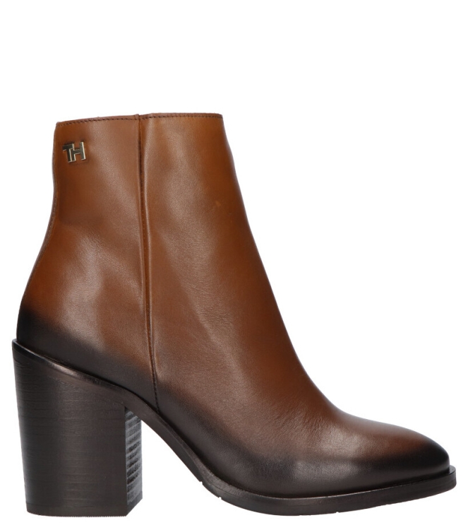 Tommy Hilfiger Tommy Hilfiger Enkellaars <span>FW0FW05164 GOW</span> GOW Pumpkin paradise Tommy Hilfiger Enkellaars <span>FW0FW05164 GOW</span> FW0FW05164 GOW cognac - www.bremmerschoenen.pro - Bremmer Schoenen