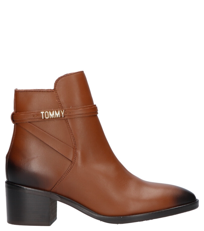 Tommy Hilfiger Tommy Hilfiger Enkellaars <span>FW0FW05196 GOW</span> GOW Pumpkin paradise Tommy Hilfiger Enkellaars <span>FW0FW05196 GOW</span> FW0FW05196 GOW cognac - www.bremmerschoenen.pro - Bremmer Schoenen