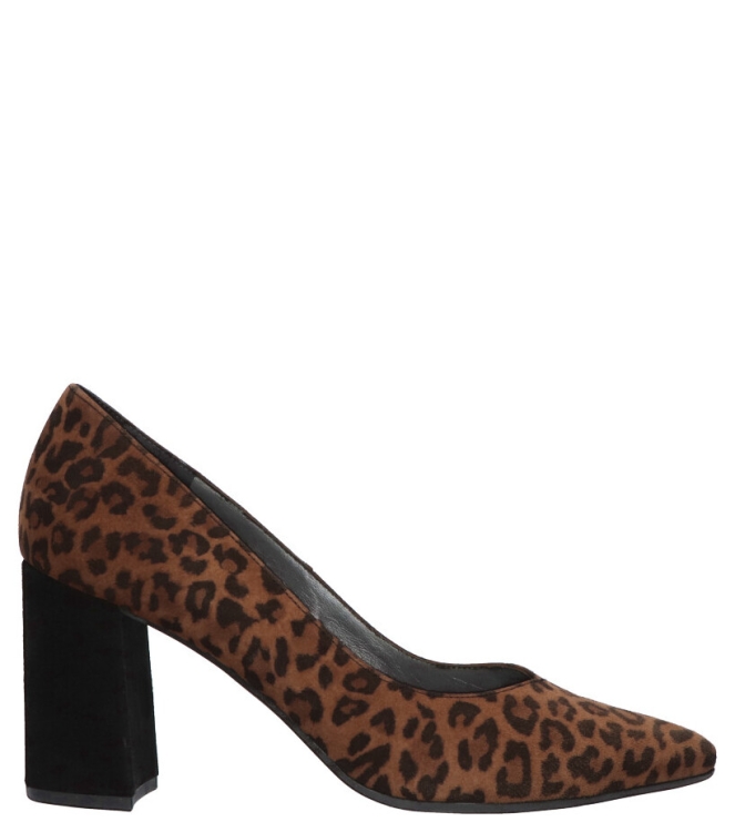 Peter Kaiser Peter Kaiser pump <span>77411 669</span> sable lea schwarz suede Peter Kaiser pump <span>77411 669</span> 77411 669 bruin - www.bremmerschoenen.pro - Bremmer Schoenen